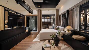 Comfort Triple Room, Balcony, City View | Laptop workspace, blackout curtains, soundproofing, iron/ironing board