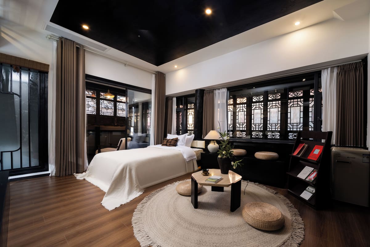 Comfort Triple Room, Balcony, City View | Laptop workspace, blackout curtains, soundproofing, iron/ironing board