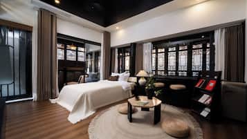 Comfort Triple Room, Balcony, City View | Laptop workspace, blackout curtains, soundproofing, iron/ironing board