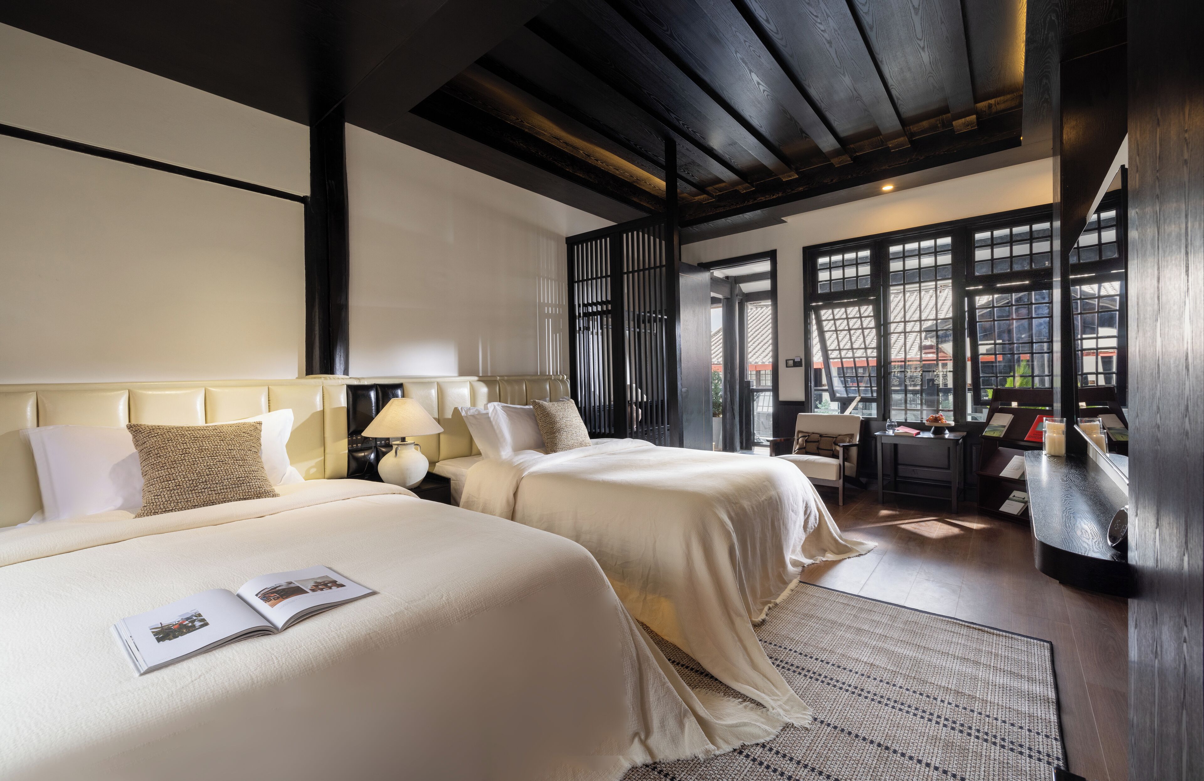 經典雙床房, 庭園景觀 | 筆電工作空間、遮光布/窗簾、隔音、熨斗/熨衣板