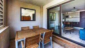 Dining - South-facing, air-conditioned flat for 4 people with marina views and a swimming pool (Mandelieu-la-Napoule)