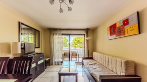 TV - Nice Apt for 4 pers Marina view (Mandelieu-la-Napoule)