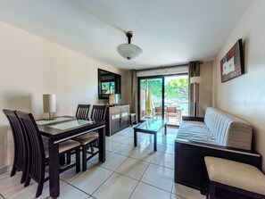 Dining - Apartment with sea view, sleeps 4, balcony (Mandelieu-la-Napoule)