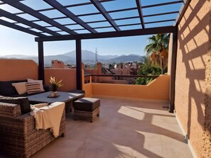 Terrace/patio - Holiday Home 'Fantastic Townhouse Aloha Na' with Mountain View, Wi-Fi and Air Conditioning (Marbella)