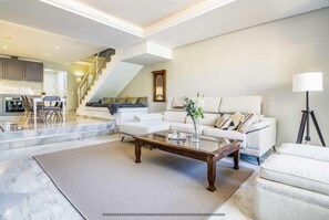 Fireplace - Holiday Home 'Fantastic Townhouse Aloha Na' with Mountain View, Wi-Fi and Air Conditioning (Marbella)