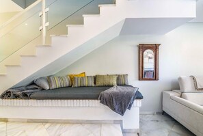 Interior - Holiday Home 'Fantastic Townhouse Aloha Na' with Mountain View, Wi-Fi and Air Conditioning (Marbella)