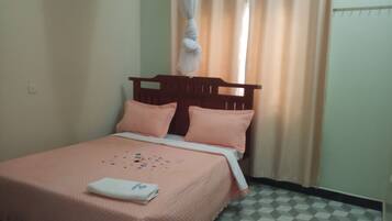 Dobbeltrom – deluxe | Safe på rommet, strykejern/-brett og wi-fi (inkludert)