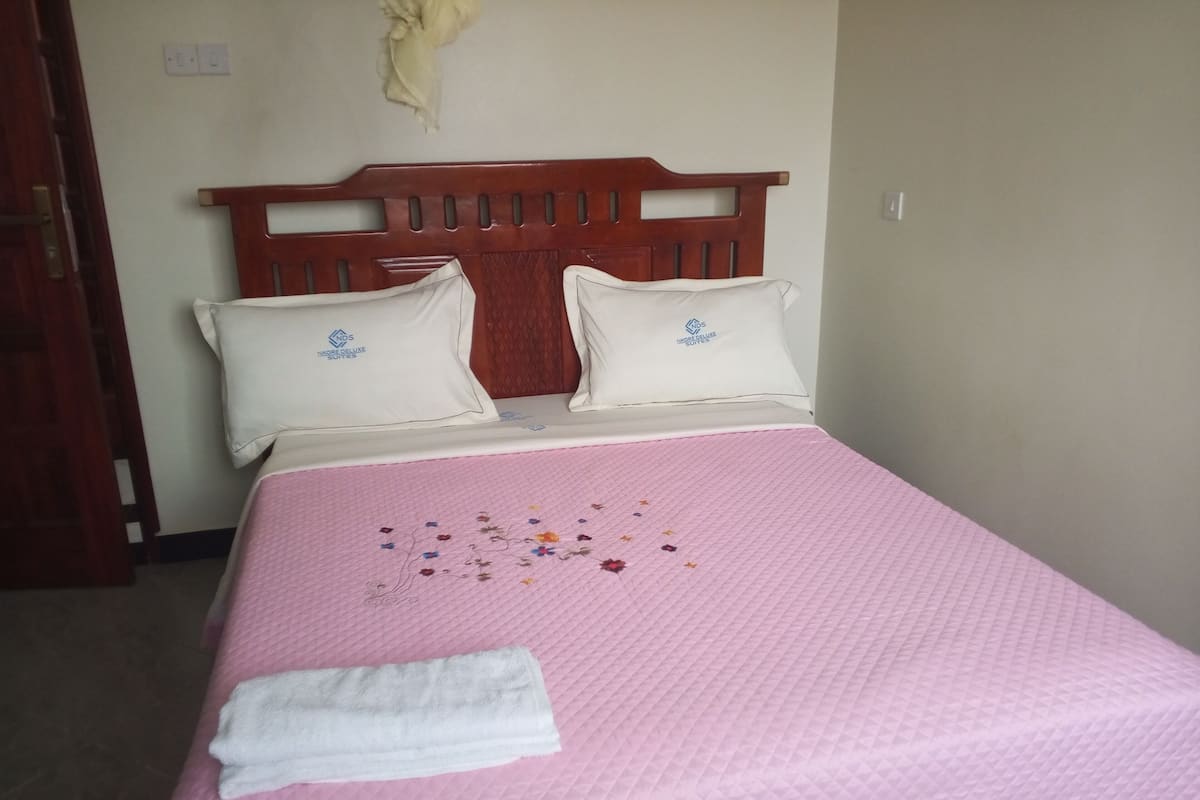 Comfort-Doppelzimmer, Parkblick | Zimmersafe, Bügeleisen/Bügelbrett, kostenloses WLAN