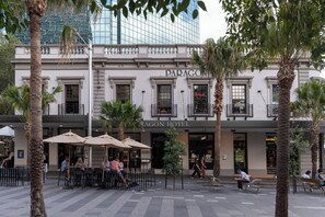 Exterior - The Quay Retreat - Steps from Opera House, Sydney Harbour Bridge & CBD (Sydney)