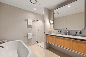 Hair dryer, towels - The Quay Retreat - Steps from Opera House, Sydney Harbour Bridge & CBD (Sydney)