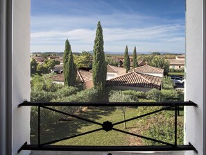 Interior - South-facing villa 8 people with garden and swimming pool, near the lake (Homps)