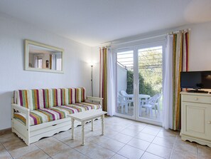 TV - Villa 4 pers with garden in residence with swimming pool (Homps)