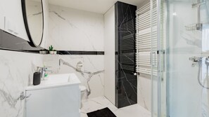 アパートメント (11/16) | バスルーム | シャワー、タオル