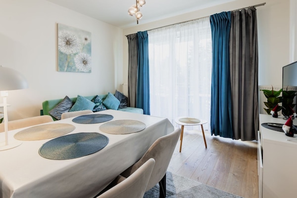 Apartment (11/16) | Living area | Flat-screen TV