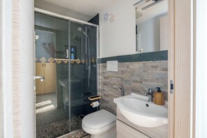 Dusche, Haartrockner, Bidet