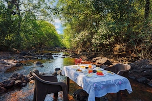 Outdoor dining - Tree of Life AeroVillage Panheli (Tala)