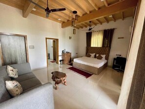 Luxury Villa, Garden View - Tree of Life AeroVillage Panheli (Tala)