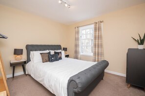 Iron/ironing board, bed sheets