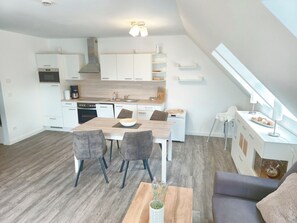 Fridge, microwave, oven, stovetop - Apartment Ostseeglück (Haffkrug)