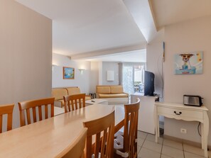 Interior - Nice Apt for 5 people by the beach (La Tranche-sur-Mer)