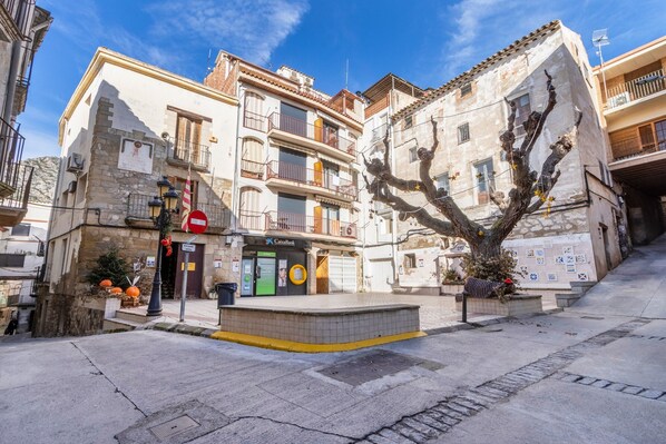 Exterior - Cal Benet de Camarassa 3 – Piso céntrico con 3 habitaciones y ascensor (Camarasa)