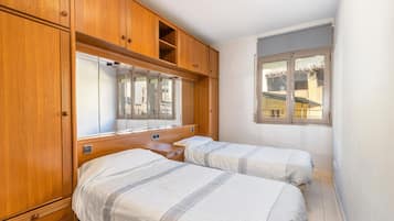 3 dormitorios, tabla de planchar con plancha, wifi y ropa de cama