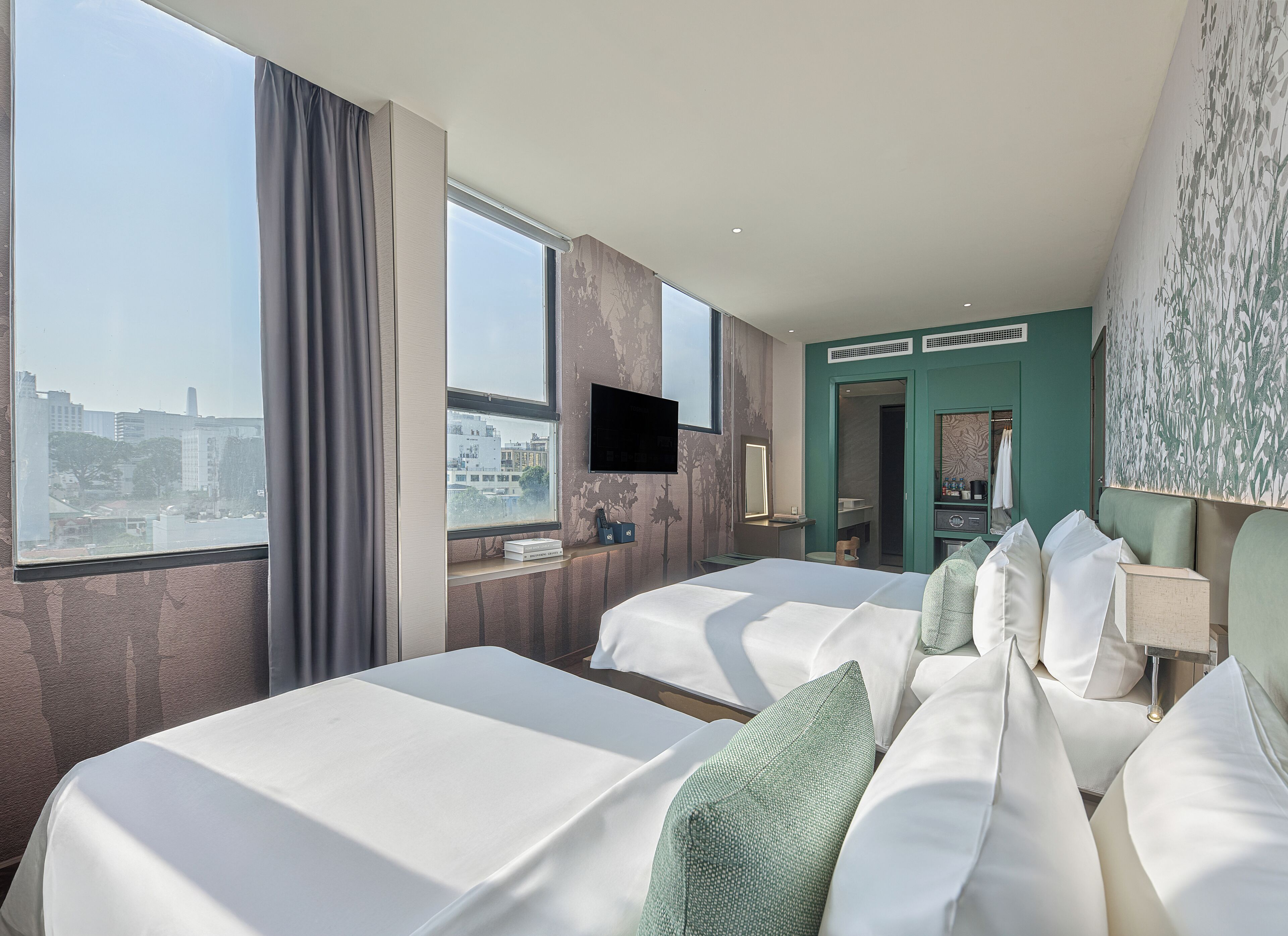 Premier Triple City View | Minibar, desk, laptop workspace, free WiFi