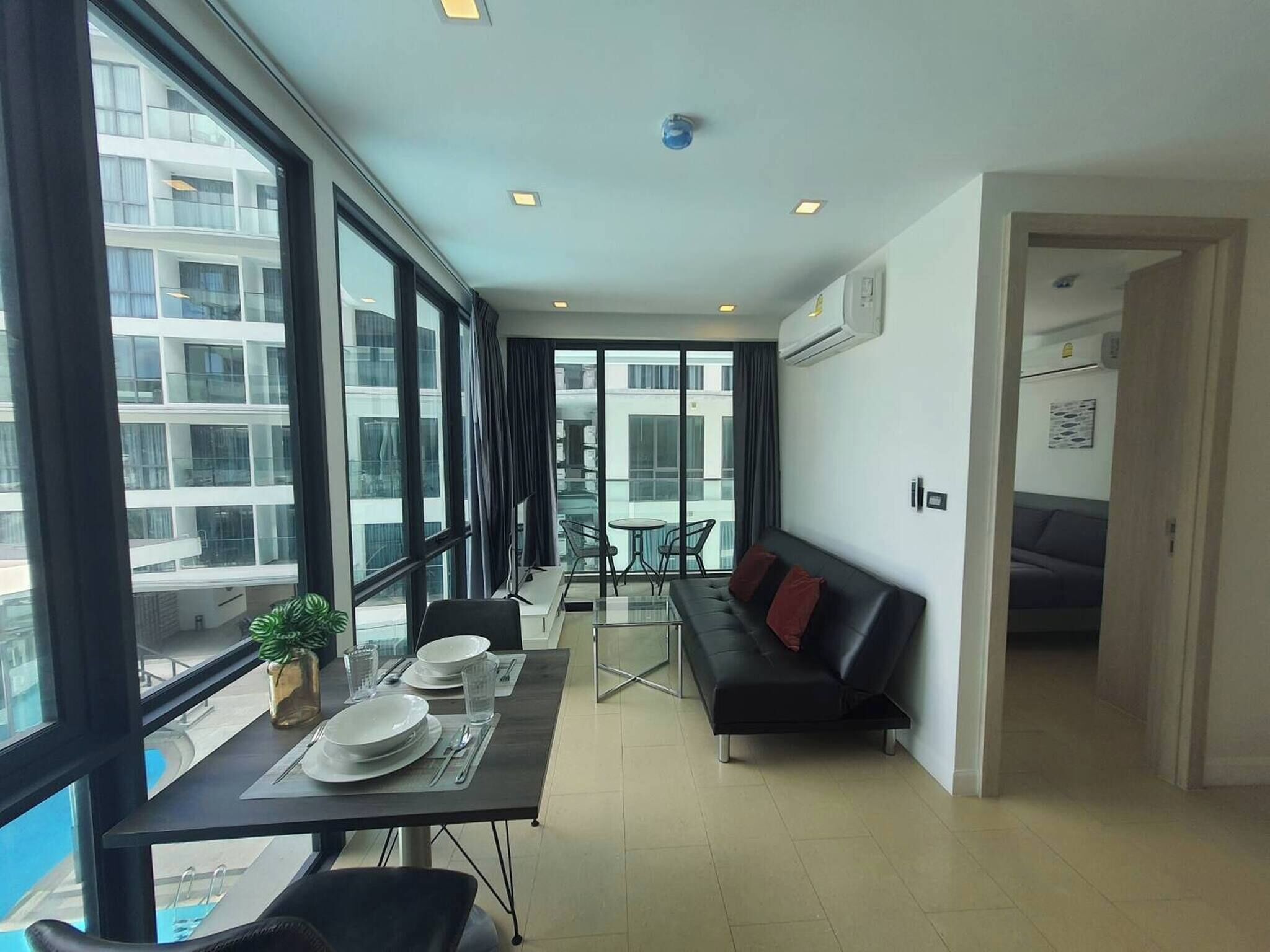 Apartment, 1 Bedroom, Smoking, Balcony | Living area