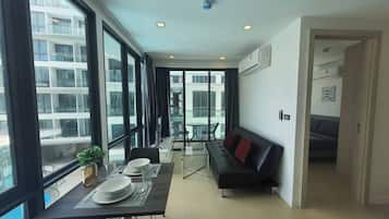 Apartment, 1 Bedroom, Smoking, Balcony | Living area
