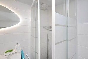 Shower, hair dryer, towels, soap - Cappellari Luxury Suite (Roma)