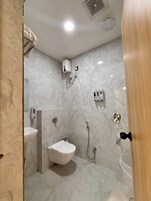 Deluxe Room | Bathroom | Towels