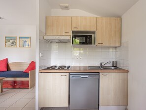 Fridge, microwave, dishwasher, coffee/tea maker - Cottage for 6 pers in a residence with pool (Ondres)