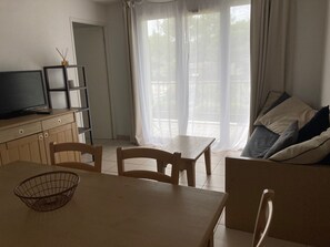 Living area - apartment, balcony, view of nature, sleeps 6 (Ondres)