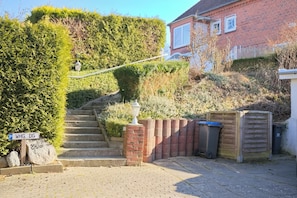 Property grounds - Top modern vacation apartment 90 m² in a central location in Grömitz. (Grömitz)