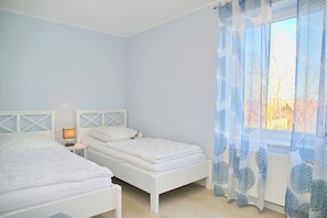 2 bedrooms, free WiFi - Top modern vacation apartment 90 m² in a central location in Grömitz. (Grömitz)