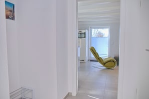 Interior - Spacious and modern top floor apartment with balcony and small sea view close to a (Grömitz)
