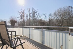 Property grounds - Spacious and modern top floor apartment with balcony and small sea view close to a (Grömitz)