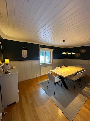 Dining - Hey Hus! Cozy and comfortable home in Lapland with sauna and BBQ space! (Nikkala)
