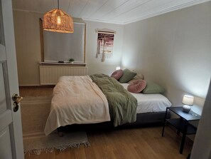 2 bedrooms, WiFi, bed sheets