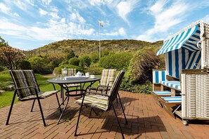 Outdoor dining - Vacations at Cap Privat: your cozy apartment by the dune on Sylt (List auf Sylt)