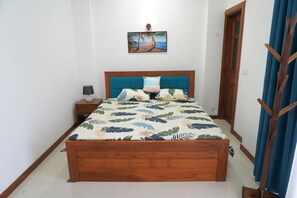 3 bedrooms, iron/ironing board, WiFi, bed sheets - Seaview BR (Dehiwala-Mount Lavinia)