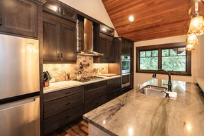 Fridge, microwave, oven, dishwasher - Luxury Golf Retreat - 5th Night Free | Fire Pits | Game Room | Spa | Close to Winery (Cle Elum)