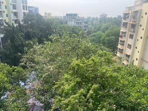 Miscellaneous - 3-bedroom apartment in tranquil Mumbai with AC comfort (Mumbai)