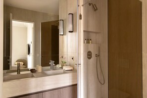 Shower, hair dryer, towels - Harmony Collection I 2BR Suite 4P AC Opera Grevin (Paris)
