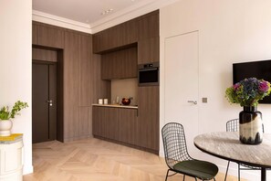 Dining - Harmony Collection I 2BR Suite 4P AC Opera Grevin (Paris)