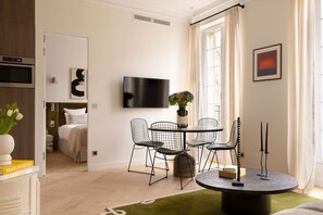 Dining - Harmony Collection I 2BR Suite 4P AC Opera Grevin (Paris)