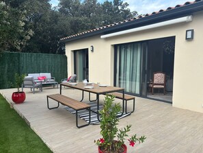 Outdoor dining - Villa Ndpa - Holiday Home with Garden (Carpentras)