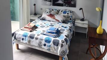 Iron/ironing board, WiFi, bed sheets