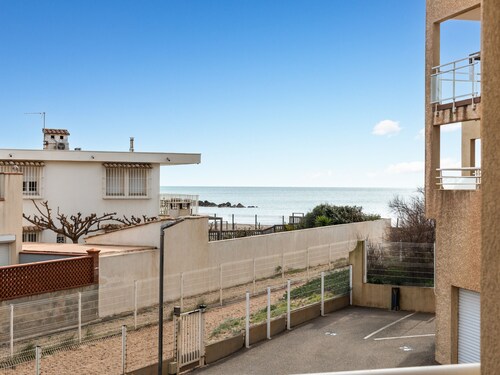 apartment with sea view, sleeps 6, balcony