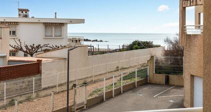 apartment with sea view, sleeps 6, balcony